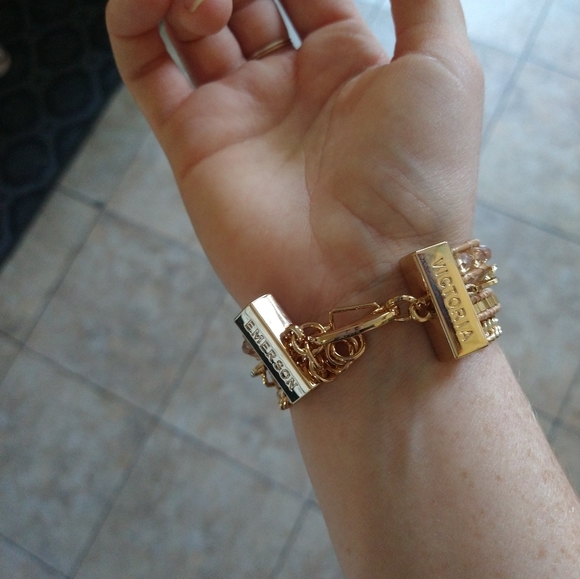 Victoria Emerson gold chain mini cuff bracelet - Picture 2 of 5